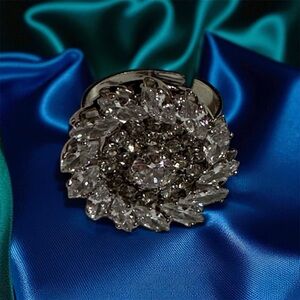 ✨Elegant Silver Floral Ring